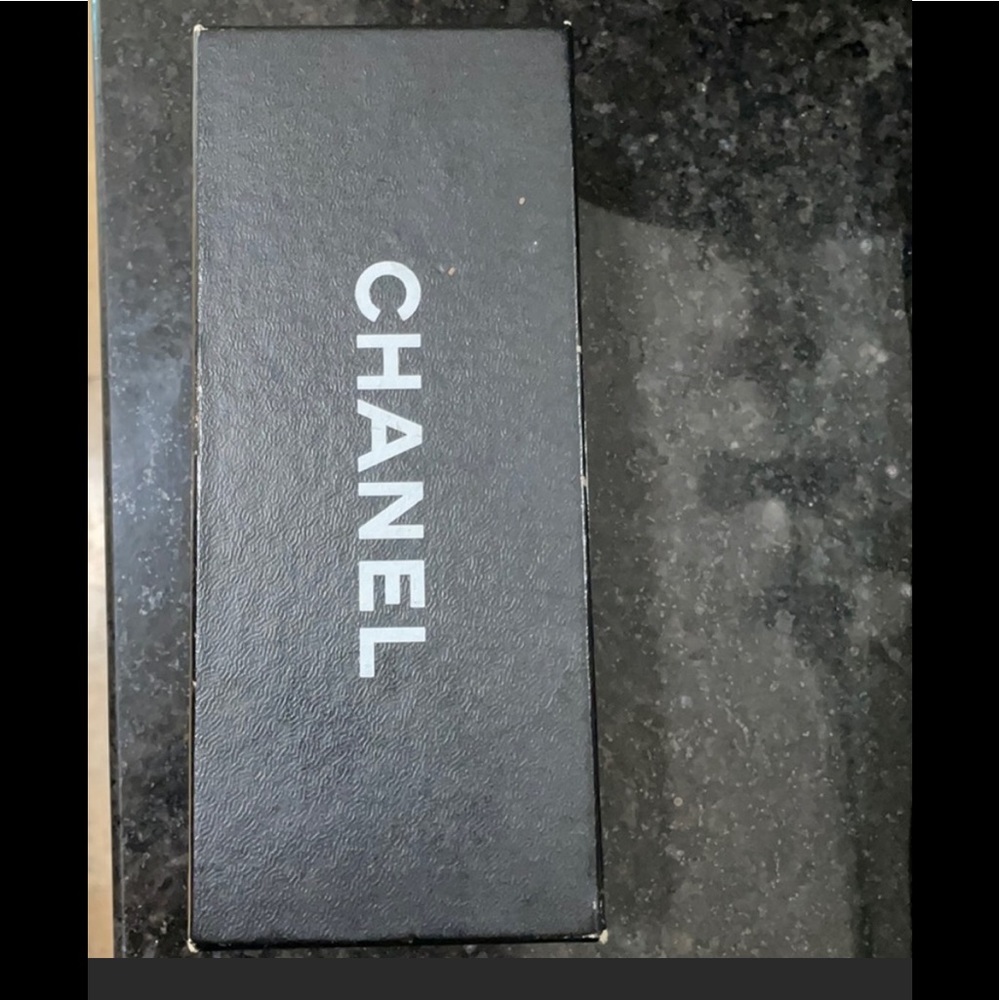 Box Chanel of glasses